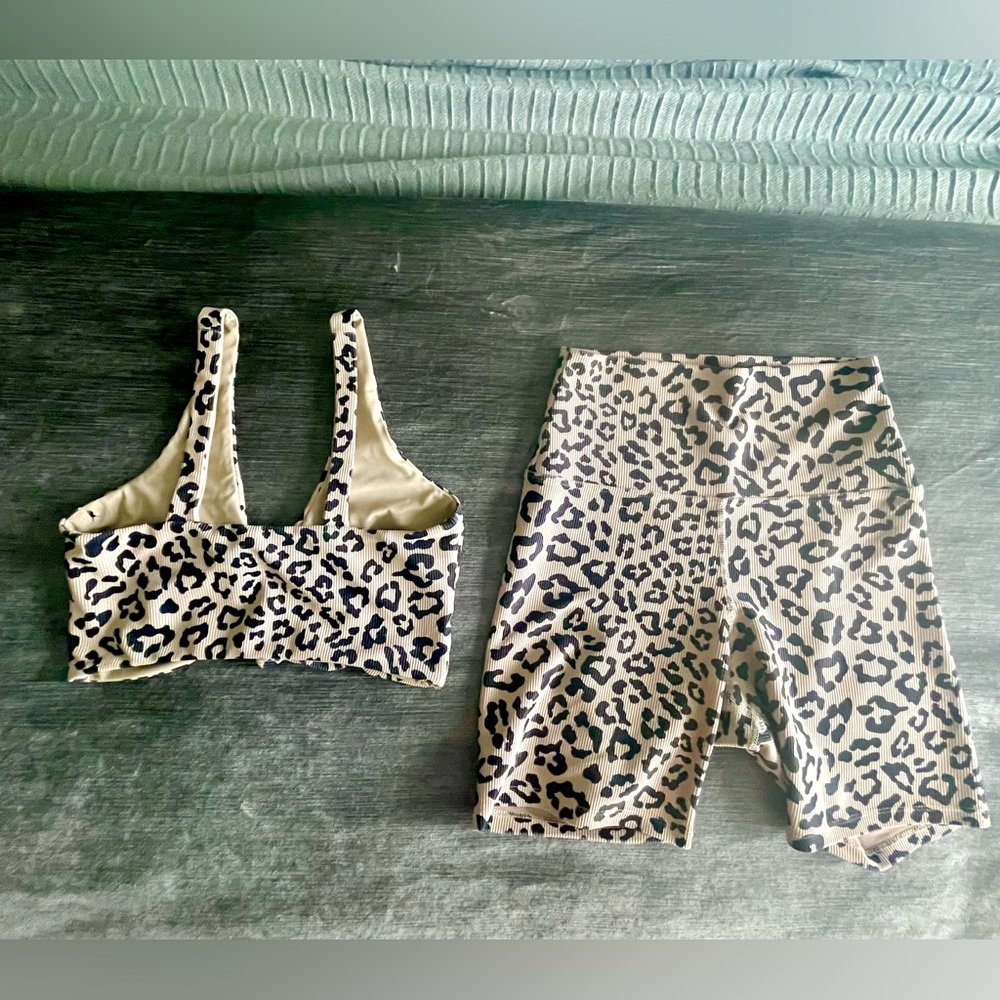 BEACH RIOT sports bra and shorts set sz Small - Picture 3 of 3